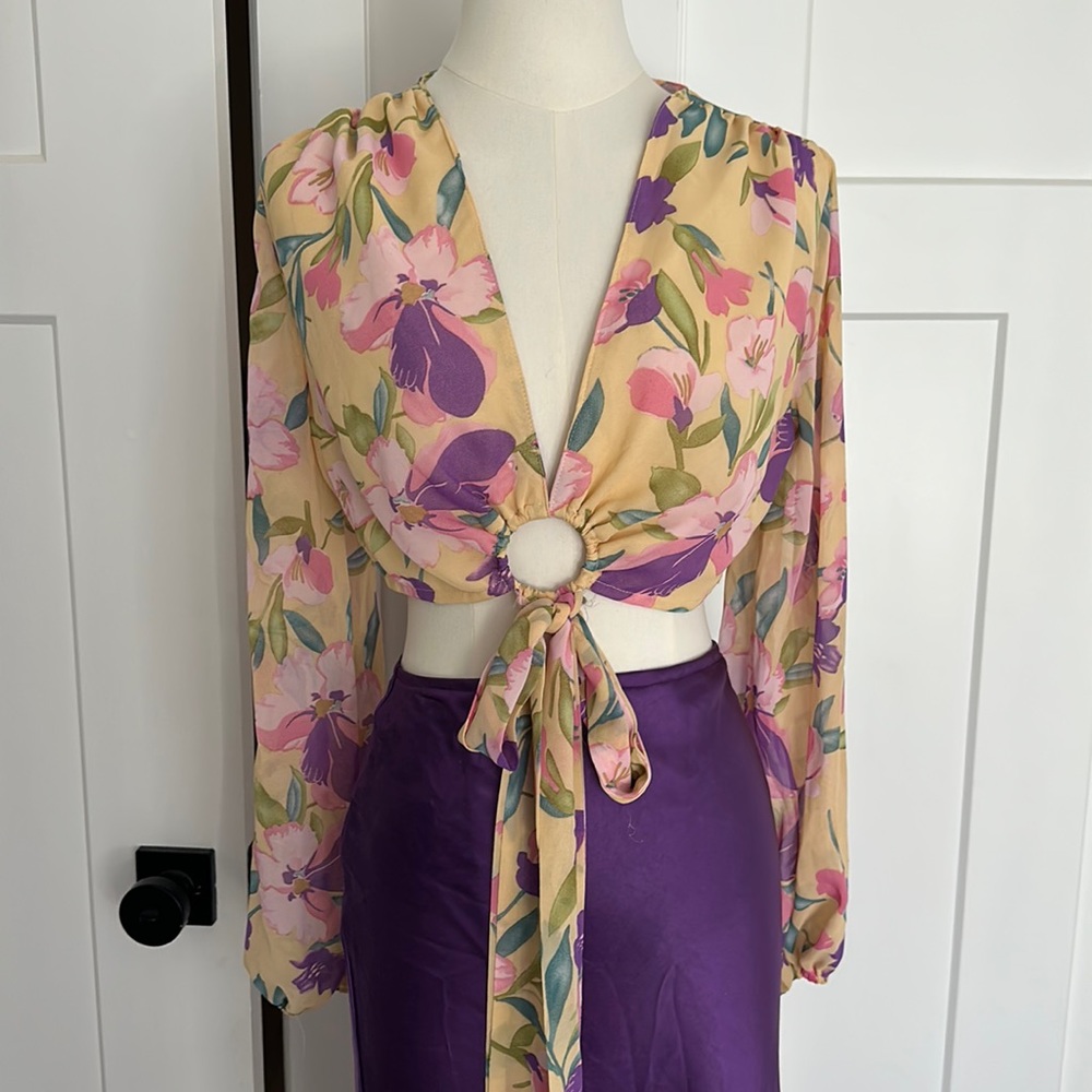 Floral Longsleeved Croptop with O-Ring Detail